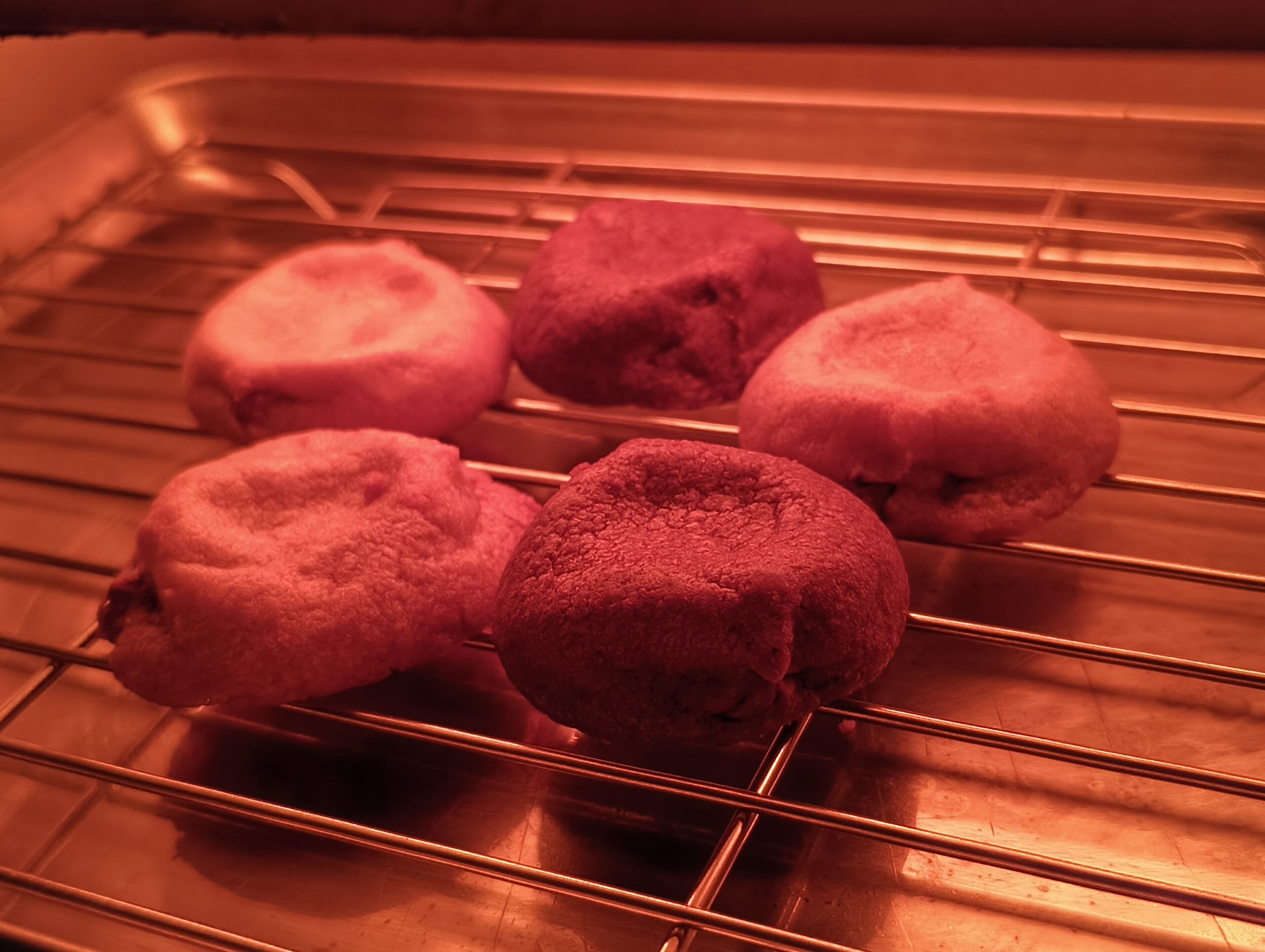 オーブントースターで加熱中のカントリーマアム