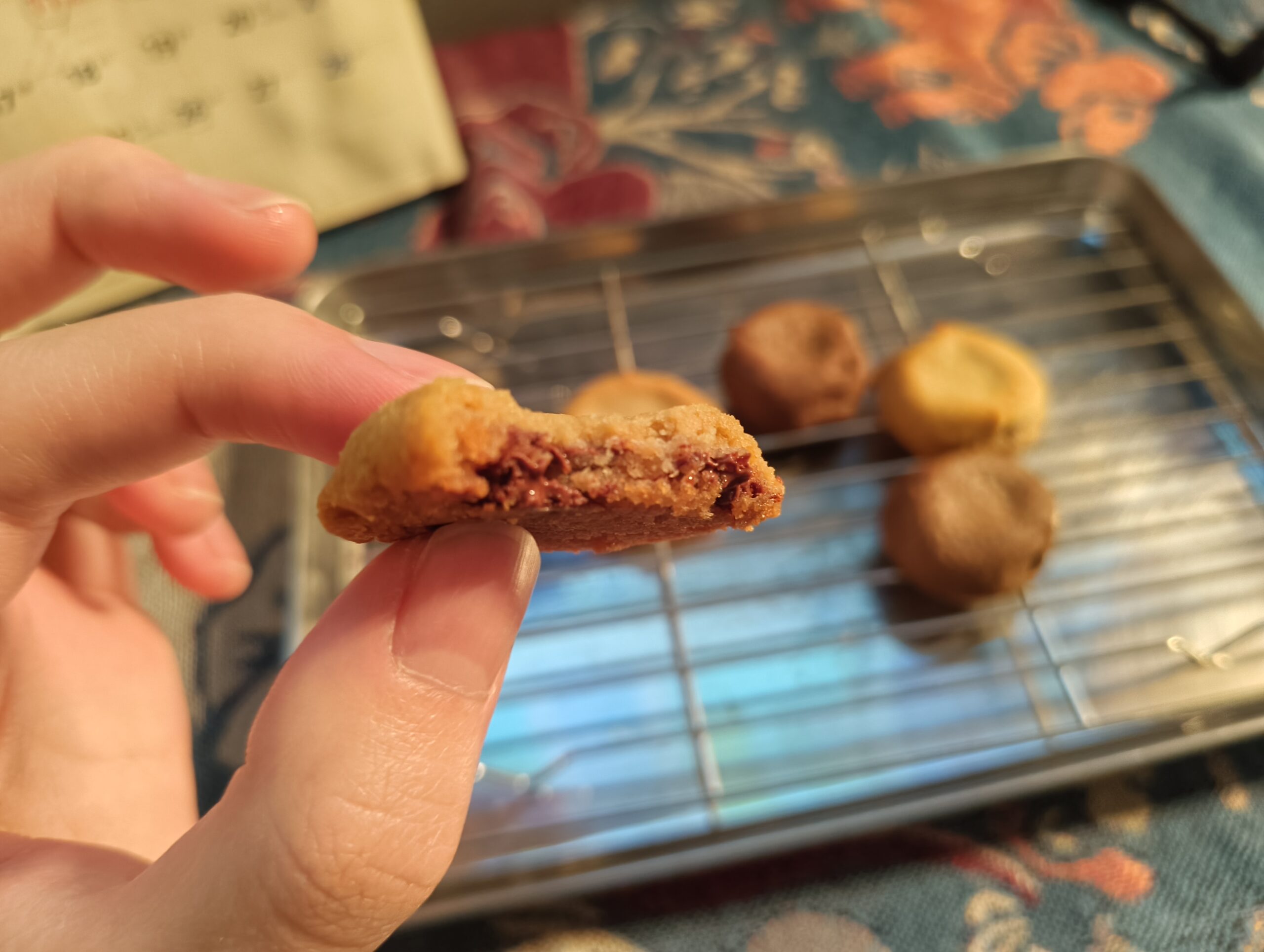 カントリーマアム 断面 チョコチップが溶けている