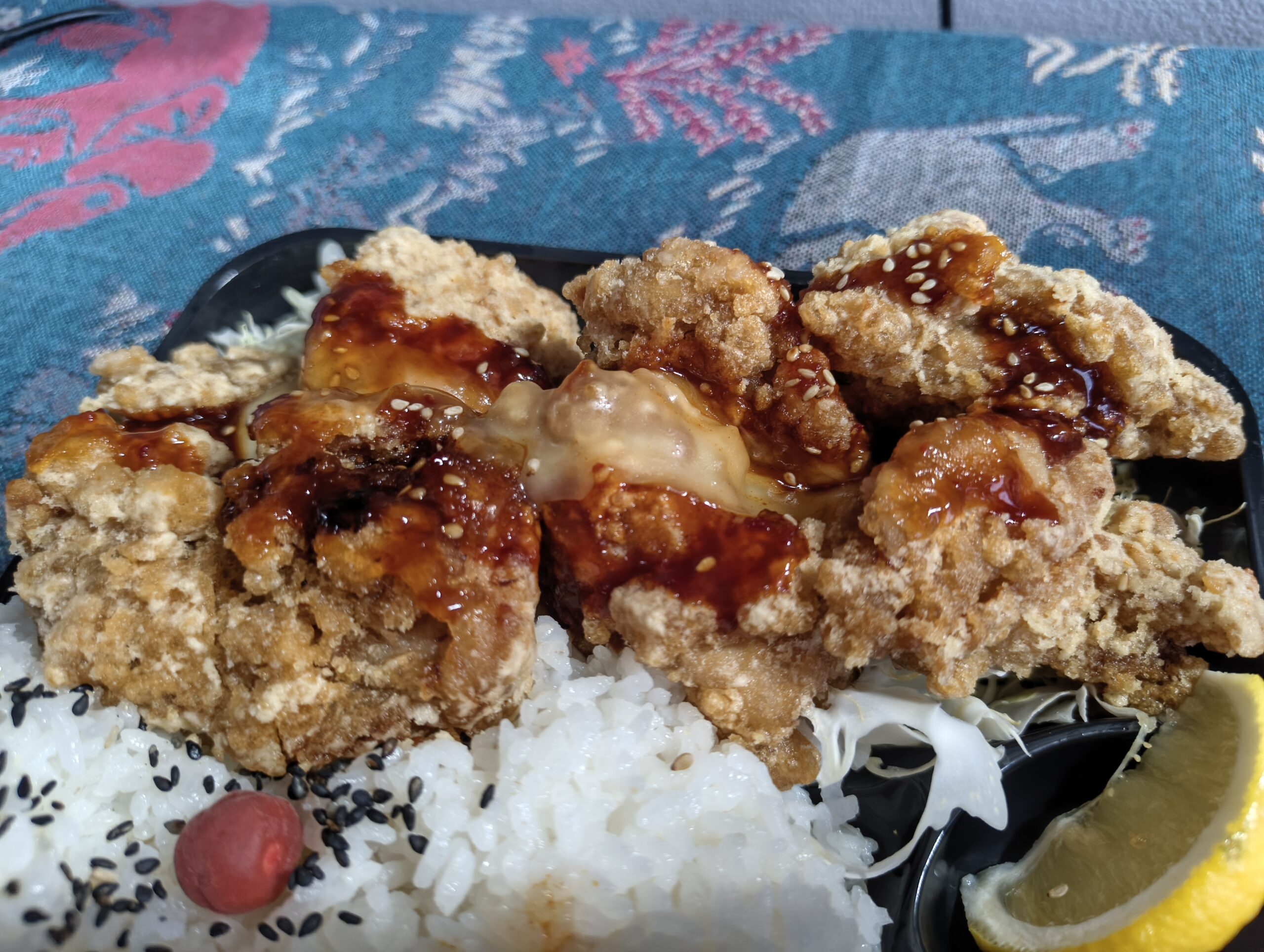 ヤンニョムチーズからあげ全景